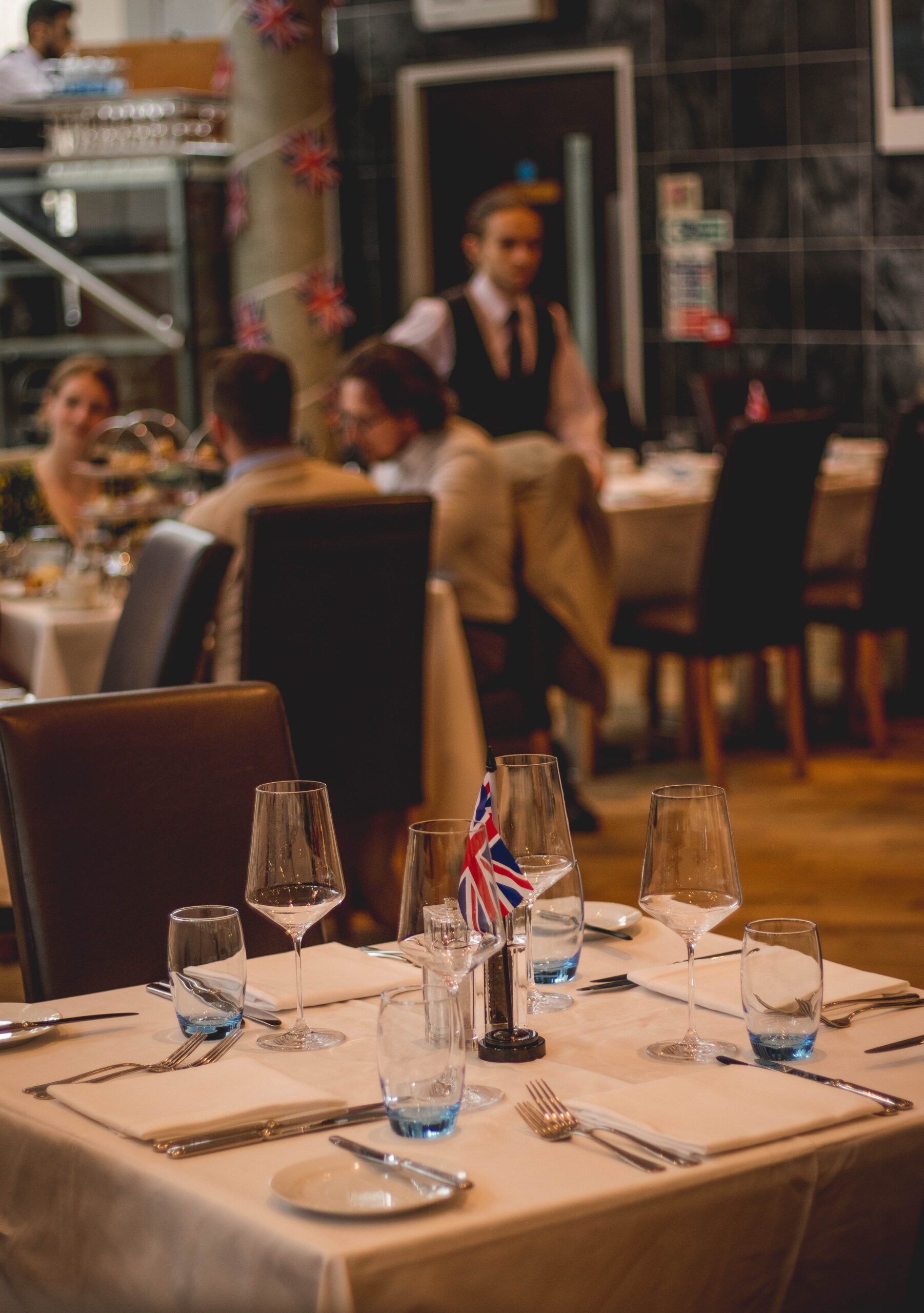 Photo of an empty table in the middle of a busy restaurant